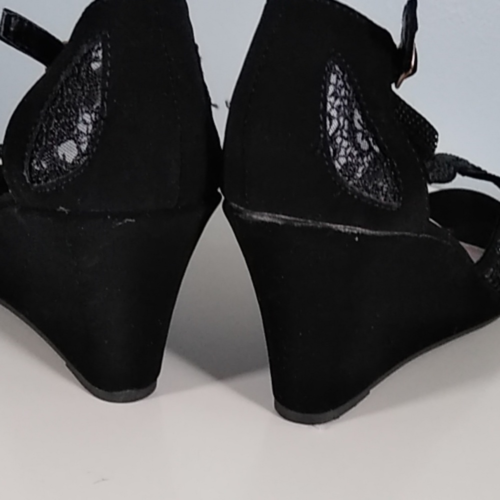 NWOT Black Beaded & Lace Sandals - Picture 3 of 8